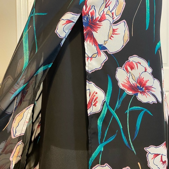 Valerie Stevens Sleeveless Top with Hi-Lo Hem Floral Pattern Size Small‎ - Picture 6 of 11